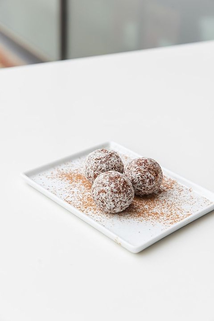 E+ROSE booster bites rolled in coconut, dusted with cinnamon