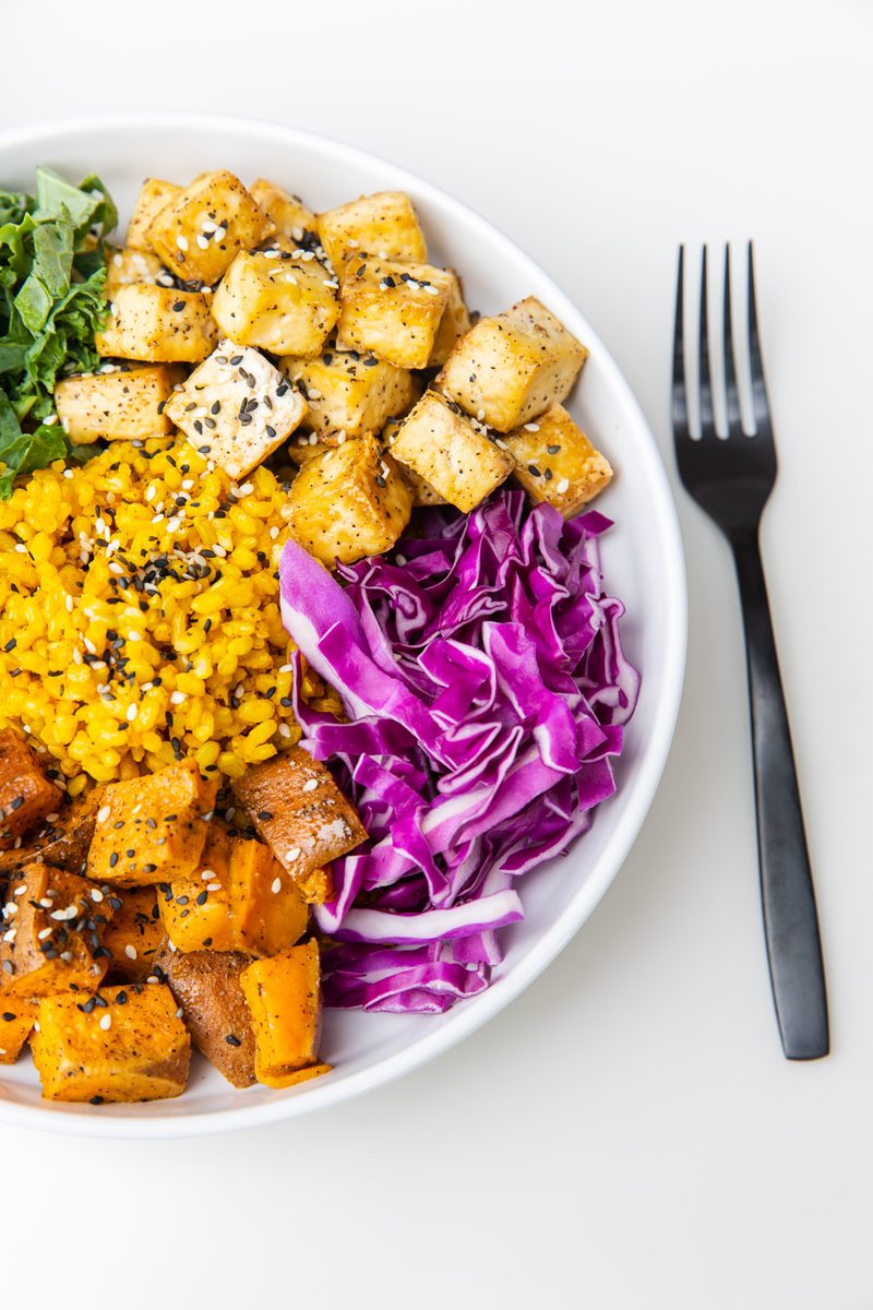 E+ROSE grain bowl with fresh vegetables and protein