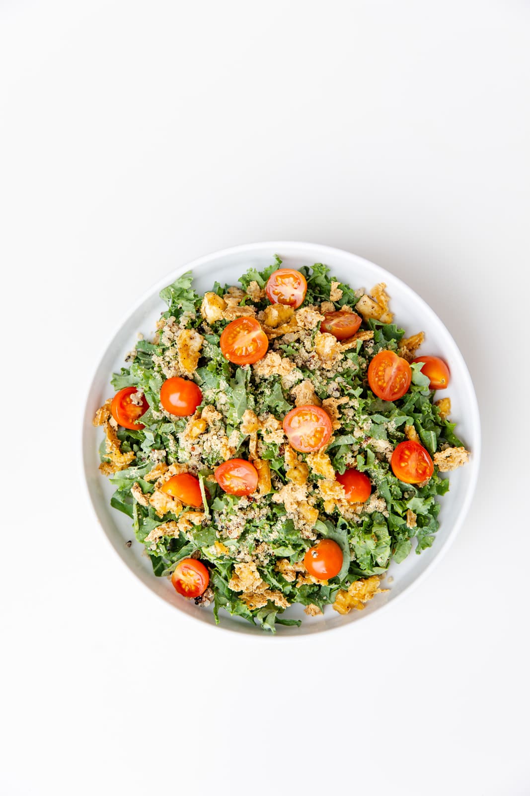 Fresh E+ROSE salad with mixed greens and vegetables